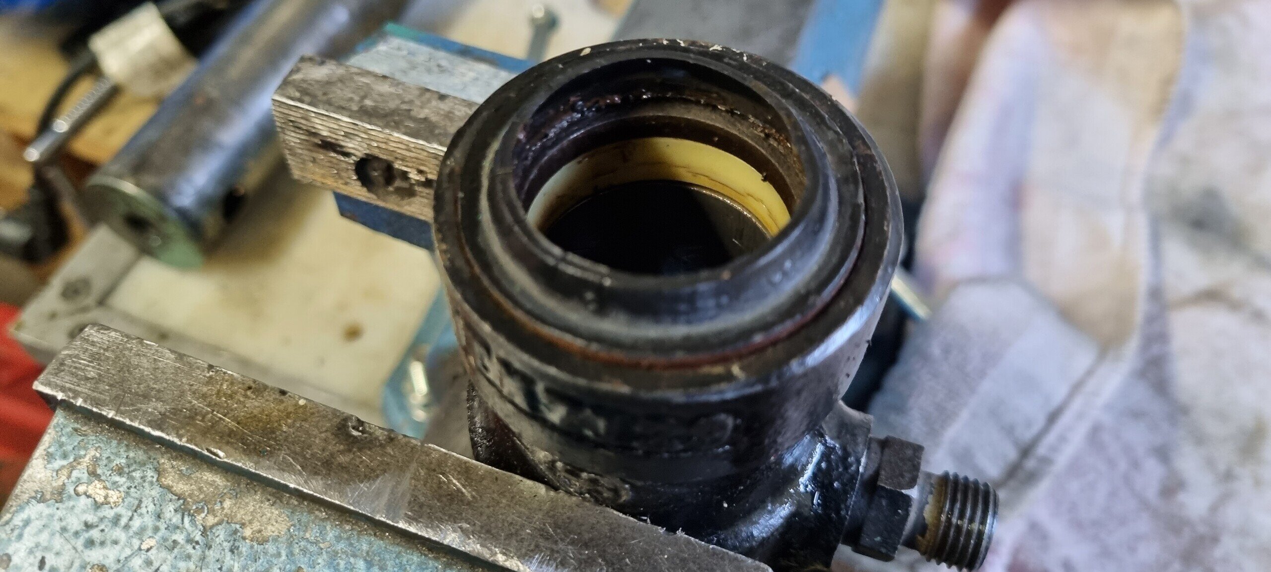 Hubzylinder ohne Kolben